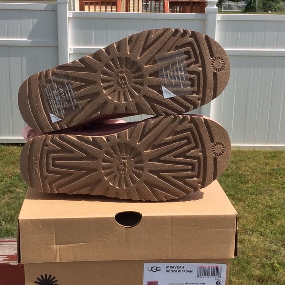 UGG NAVEAH BOOTS - Picture 4 of 6